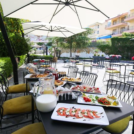 The Hart Hotel Vlore Bagian luar foto