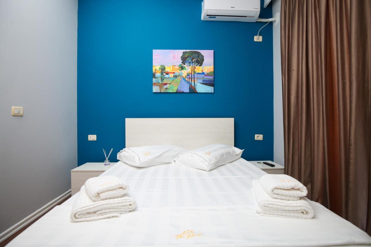 The Hart Hotel Vlore Bagian luar foto