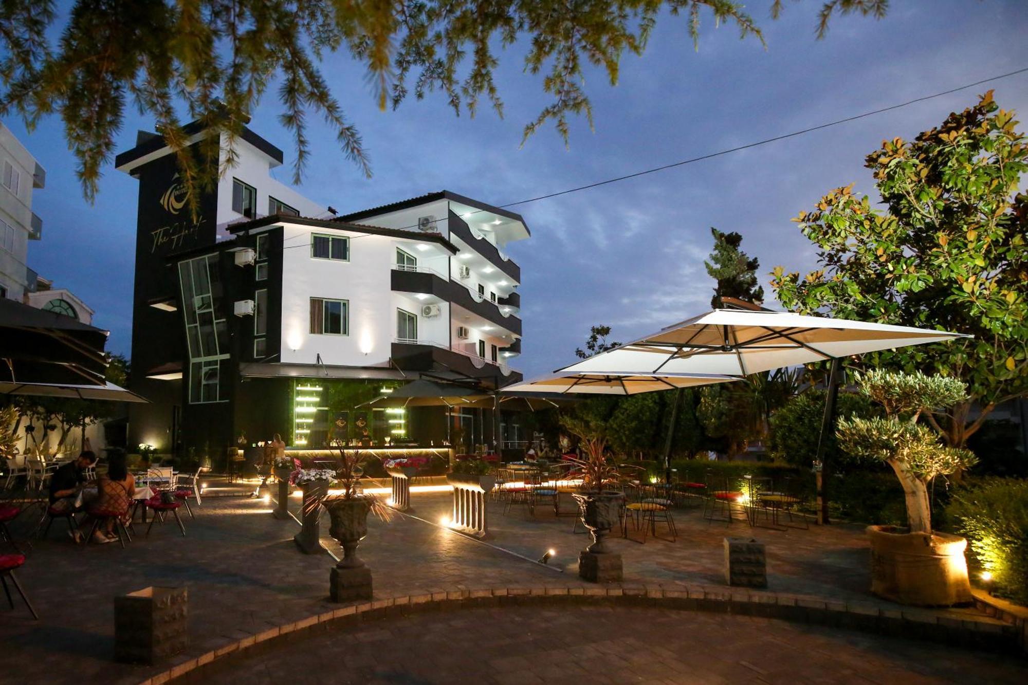 The Hart Hotel Vlore Bagian luar foto