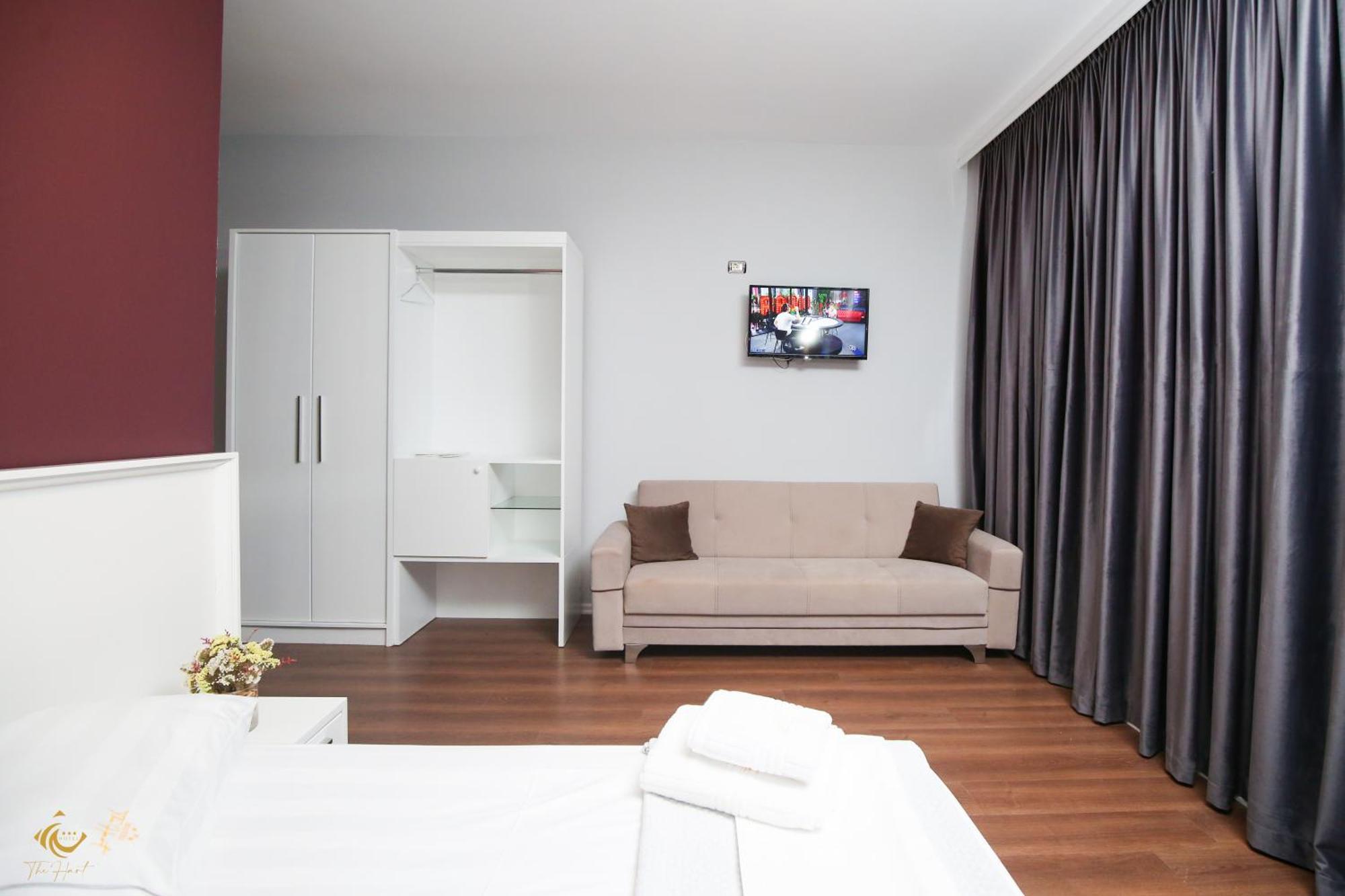 The Hart Hotel Vlore Bagian luar foto