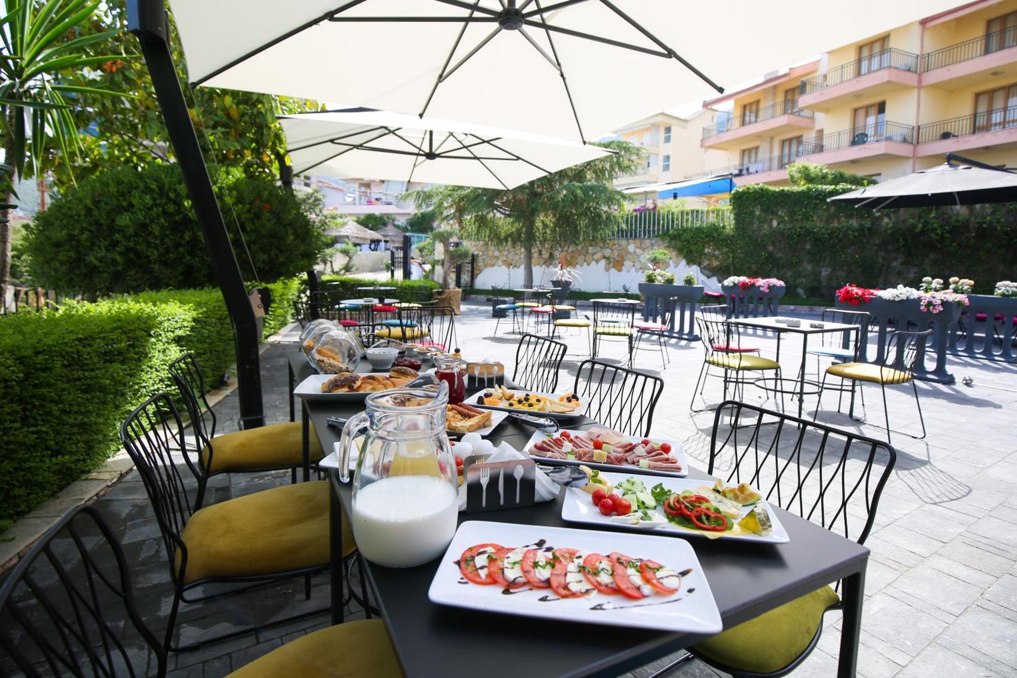 The Hart Hotel Vlore Bagian luar foto