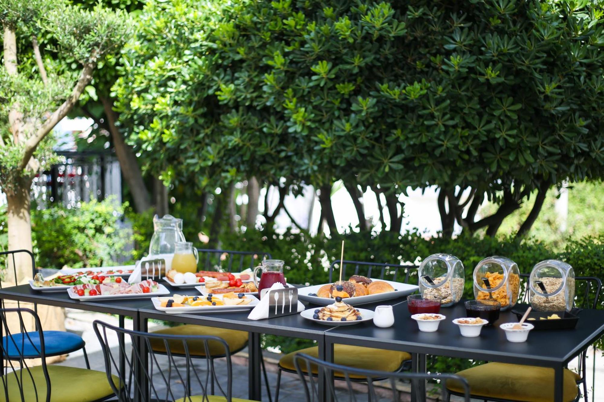 The Hart Hotel Vlore Bagian luar foto